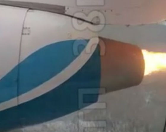 У летевшего в Иркутск самолёта загорелся двигатель (видео)