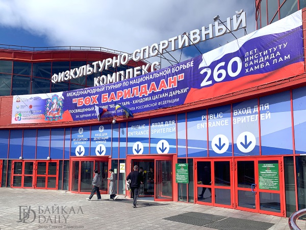 В Улан-Удэ завершился турнир по национальной борьбе за благополучие Путина. Фоторепортаж