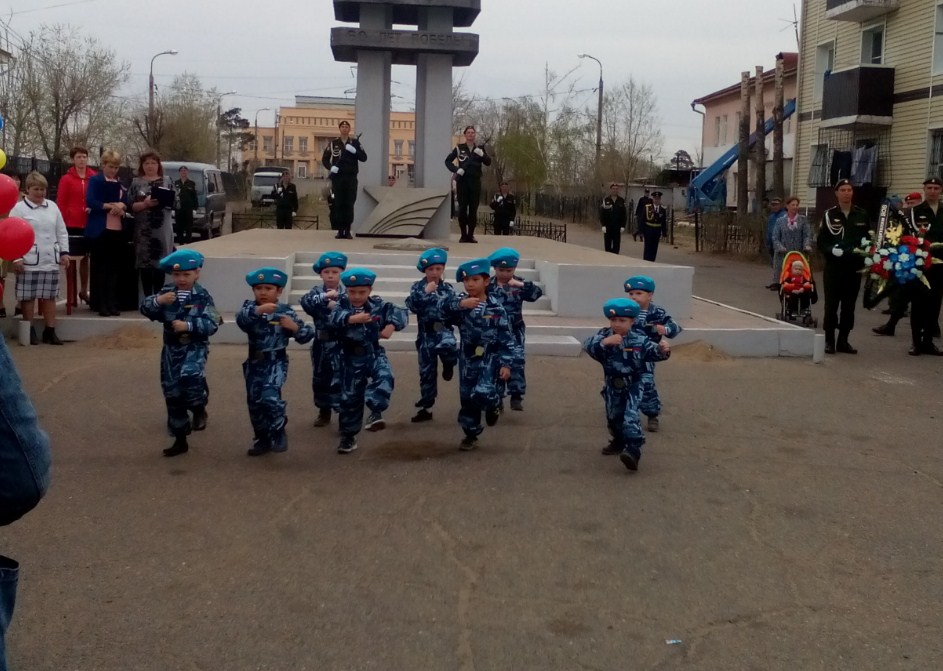 В Улан-Удэ детсадовцы вышли на митинг в честь Дня Победы 