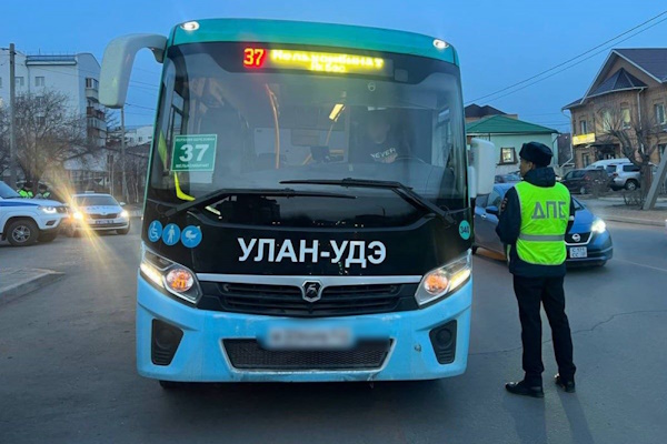 В Улан-Удэ водитель автобуса вышел на маршрут без удостоверения 