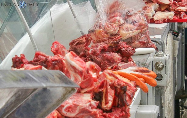 На рынке в Улан-Удэ обнаружили говядину с цепнем 