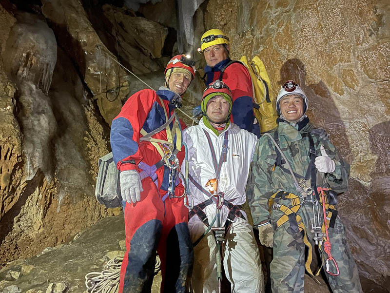 Иркутские спелеологи исследовали новые пещеры в Монголии
