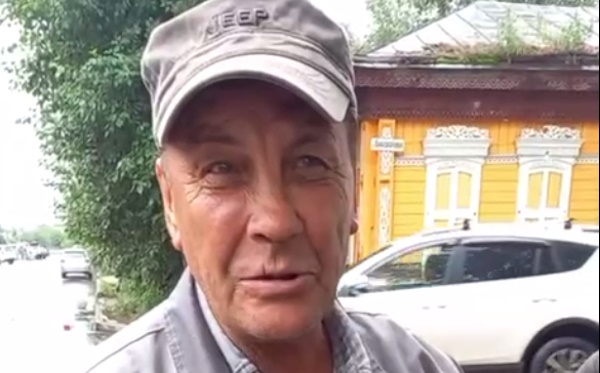 «С четырёх утра на ногах»: Водитель «вакуумки» рассказал об откачке луж в Улан-Удэ 