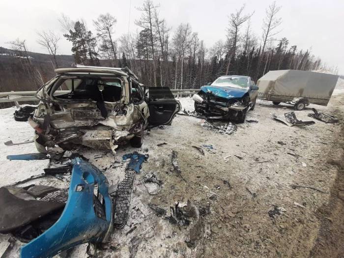 На трассе «Байкал» в Иркутской области столкнулись четыре автомобиля
