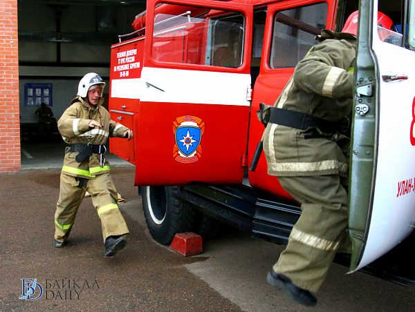 В Северобайкальске от огня пострадали жилые дома и квартира 