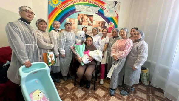 В Закаменском районе Бурятии выписали домой первого новорождённого 2024 года