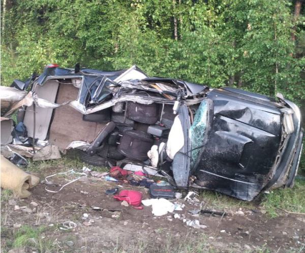 В Забайкалье водитель Toyota Hilux погиб, врезавшись в электроопору