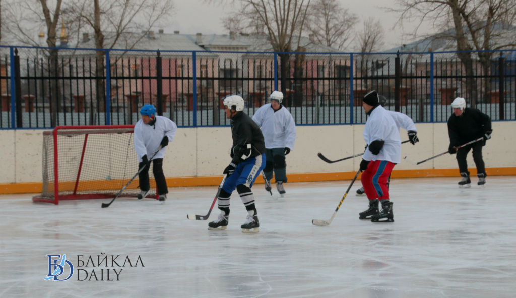 В Улан-Удэ на центральном стадионе открыли хоккейный сезон (фото)