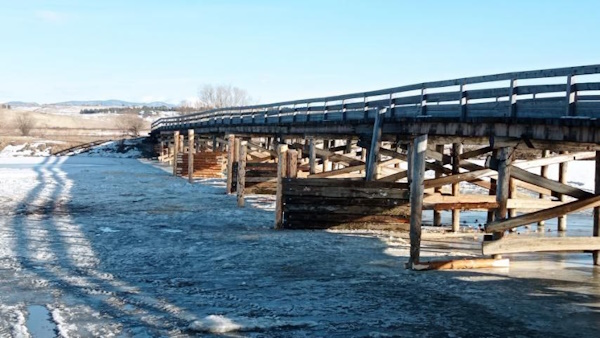 В Бурятии жители села сами отремонтировали мост