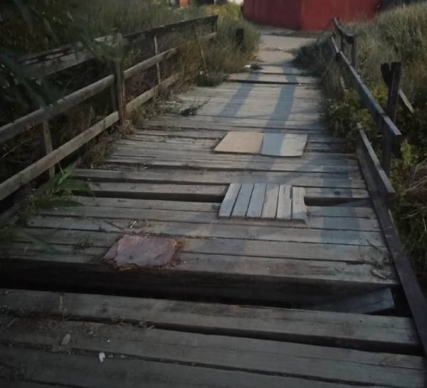 Улан-удэнцы сами латают дыры на разваливающемся мосту