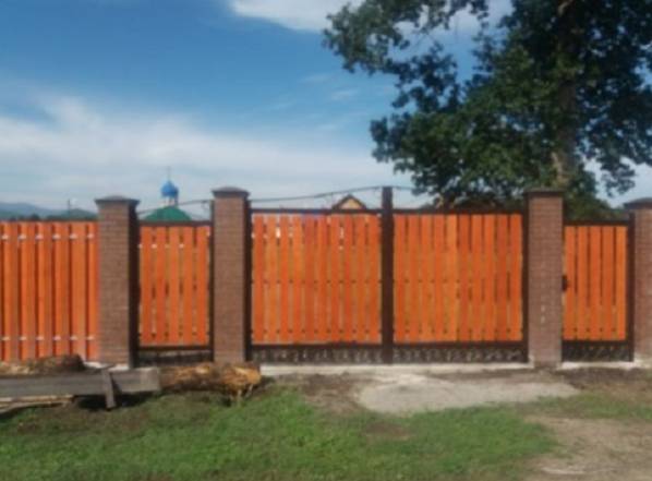Православный храм в селе Бурятии обнесли забором с воротами