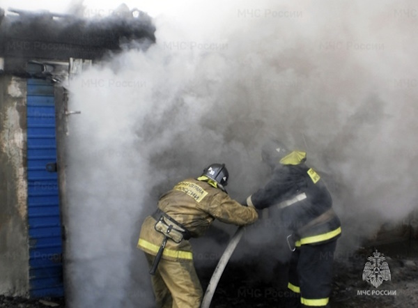 Пенсионер получил ожоги на пожаре в гараже в Иркутской области 