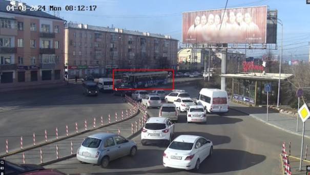 В Улан-Удэ столкнулись легковушка и трамвай 