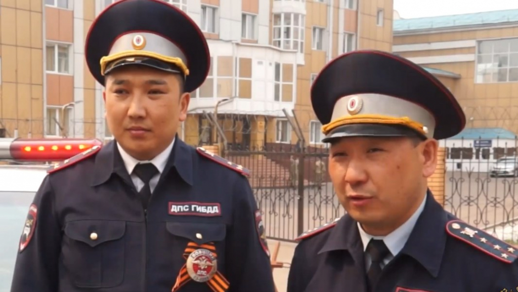 В Улан-Удэ сотрудники ГИБДД помогли доставить в больницу истекавшего кровью ребёнка 