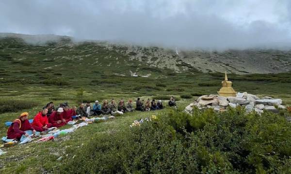 В Бурятии ламы установили субурган во благо мира на земле 