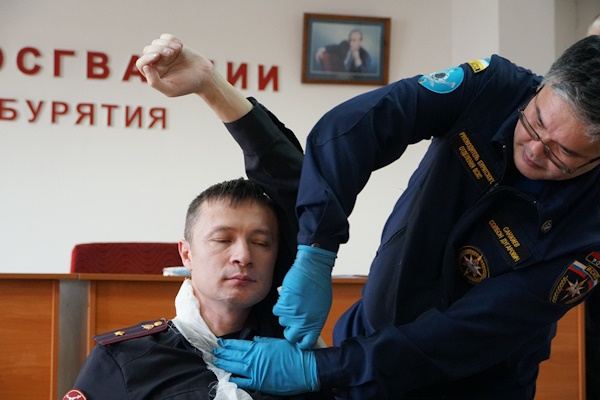 В Улан-Удэ росгвардейцы прошли курс по оказанию первой помощи 