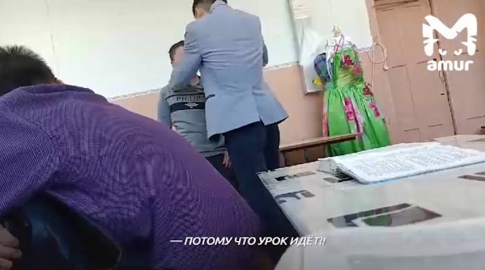 В Хабаровском крае за повздоривших школьника и учителя из Бурятии взялся следком