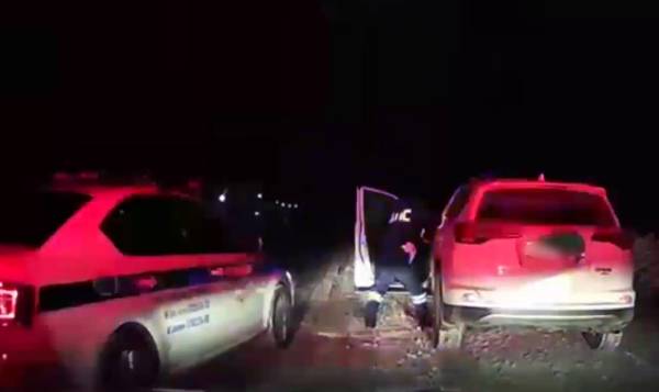 «Оказывается, у вас совесть есть»: В Ангарске пьяный водитель похвалил полицейских
