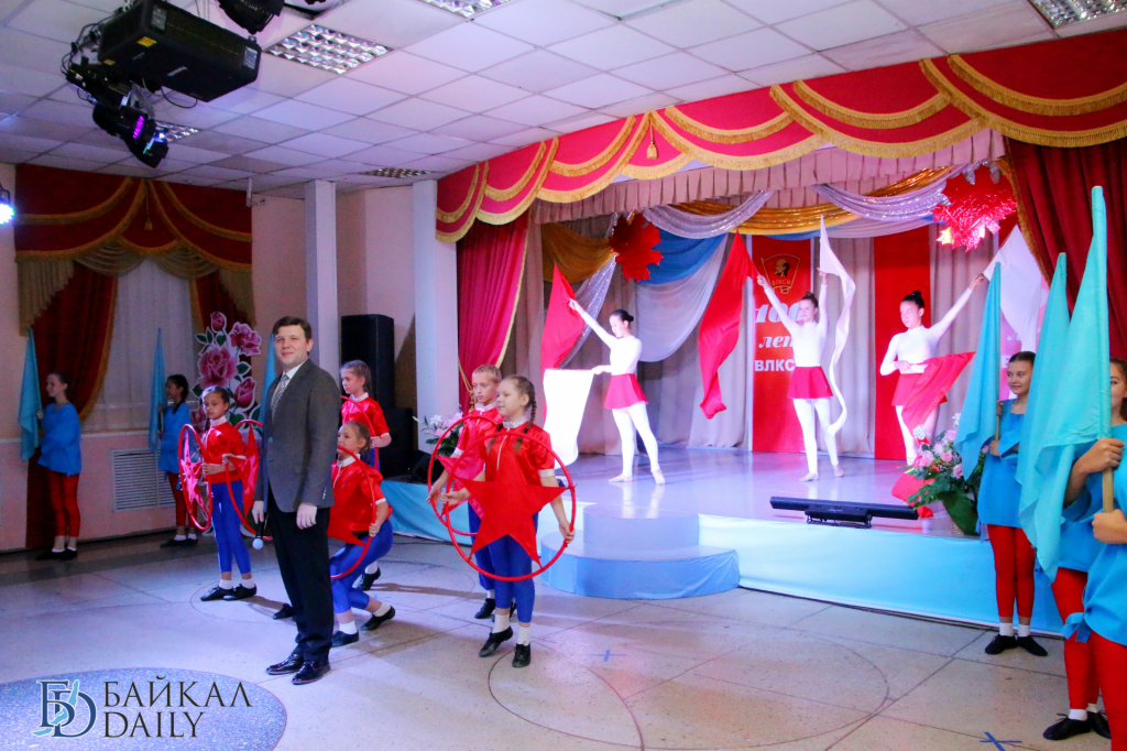В Улан-Удэ прошёл посвящённый столетию ВЛКСМ праздник (фоторепортаж)
