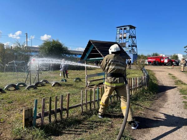 В Улан-Удэ состязались добровольные пожарные авиазавода 