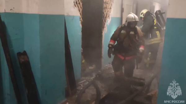 В Улан-Удэ эвакуировали пять человек из горящего дома