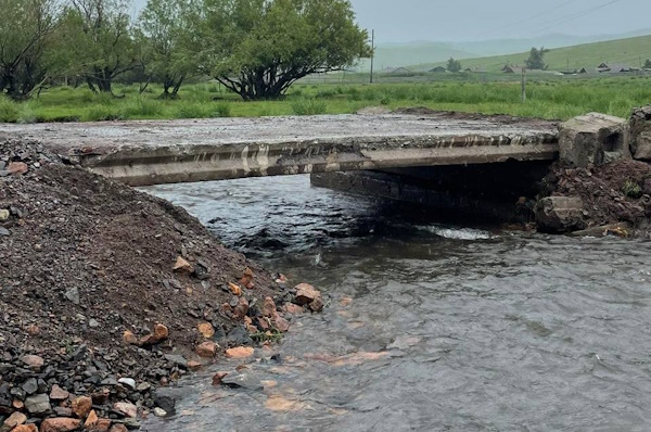 Жители Бурятии своими силами восстановили мостик 