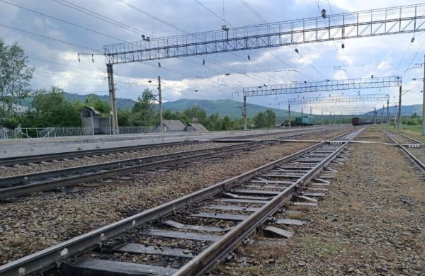 В Чите подросток умер от удара током на железной дороге 