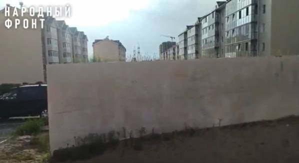 В сотых кварталах Улан-Удэ пообещали огородить опасный недострой