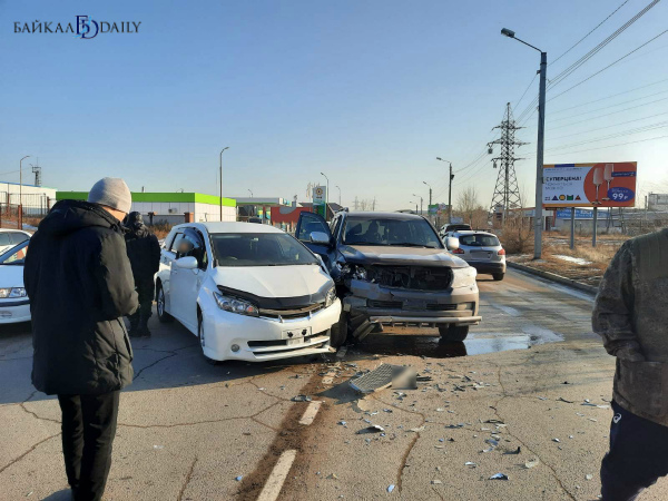 Хозяин улан удэ на бурводе. Бурвод Улан-Удэ. Авария в Улан-Удэ на бкрводк. ДТП Сотниково Улан-Удэ.