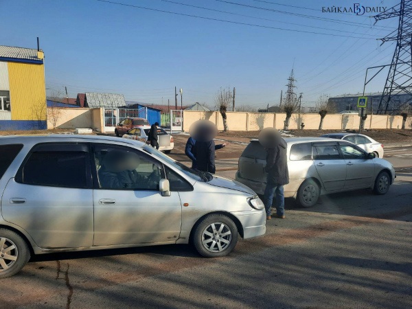 Байкал дейли реальном. Улан-Удэ Баргузин ДТП 02.01.22. Авария в Улан-Удэ вчера на Кабанской. Ниссан эксперт и Ока столкнулись в Улан-Удэ на Бурводе. ДТП В Кабанском районе 5 января 2022 Улан Удэ.