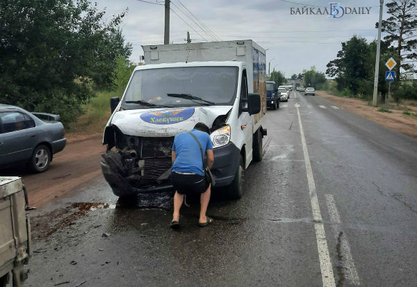 Хлебовозка попала в дтп