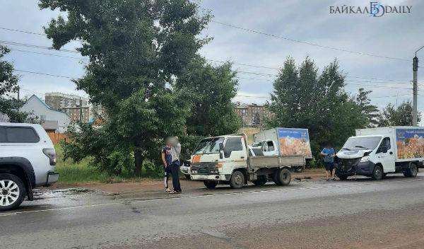 Хлебовозка попала в дтп