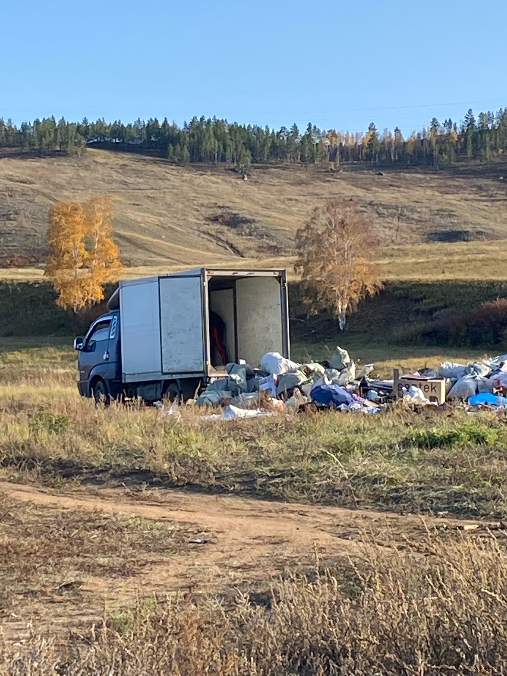 Неизвестный навалил огромную кучу у рогатого памятника в пригороде Улан-Удэ  | Байкал Daily - Новости Бурятии и Улан-Удэ в реальном времени