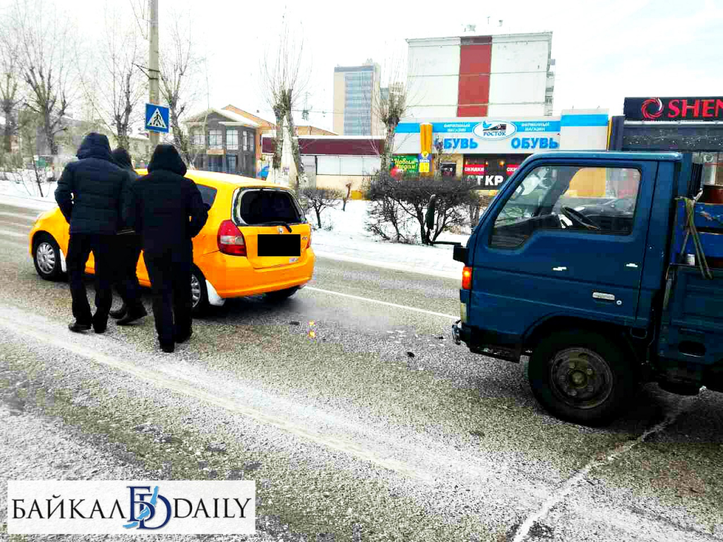 В Улан-Удэ грузовик протаранил такси «Максим» | Байкал Daily - Новости  Бурятии и Улан-Удэ в реальном времени