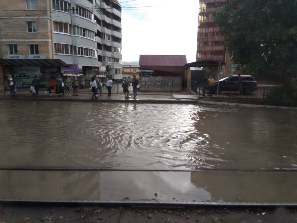 Вода улан удэ. Улан Удэ последствия ливня. Град и ливень в Улан-Удэ. Ливень в Улан Удэ. Наводнение в Улан Удэ сейчас.