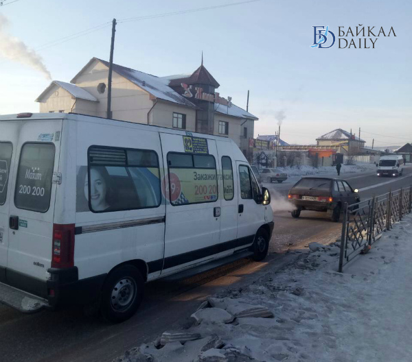 В Улан-Удэ маршрутка с пассажирами врезалась в «Ладу»