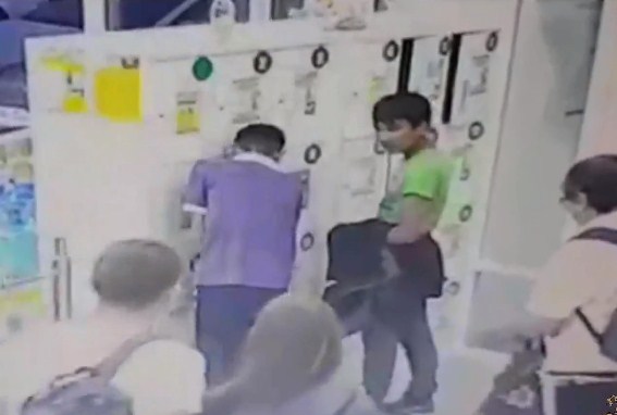 В Улан-Удэ украли вещи из камеры хранения супермаркета (видео)