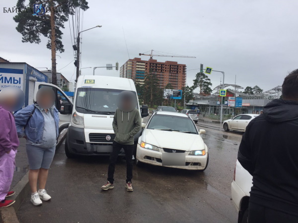 Байкал дейли новости улан удэ в реальном. Улан-Удэ авария маршрутки. Улан-Удэ Улан-Удэ ДТП за последние сутки. Авария с участием маршрутки 19 8 ноября в Улан-Удэ.