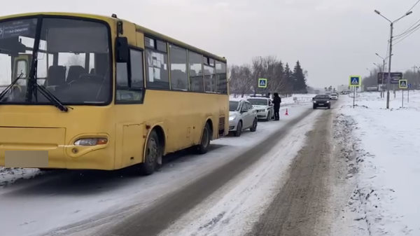 Девушка врезалась в автобус и чудом уцелела в Мексике