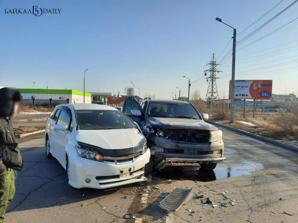 Новости бурятии и улан удэ на сегодня. Авария на Бурводе в Улан-Удэ сегодня. Улан Удэ на дорогах аварии 12 ноября. ДТП по дороге Улан Удэ Иркутск 11 ноября 2021.