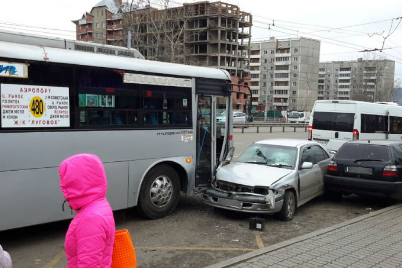 В иркутске на остановке. 480 Автобус Иркутск. Автобус.480.Луговое.в.Иркутске.. 480 Маршрут Иркутск. Остановка ручей Иркутск.