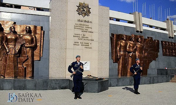 Улан удэ город доблести. Мемориальный комплекс Улан-Удэ. Мемориал Победы Улан-Удэ вечный огонь. Памятники и мемориалы Победы Улан Удэ. Памятники Победы Улан-Удэнский.