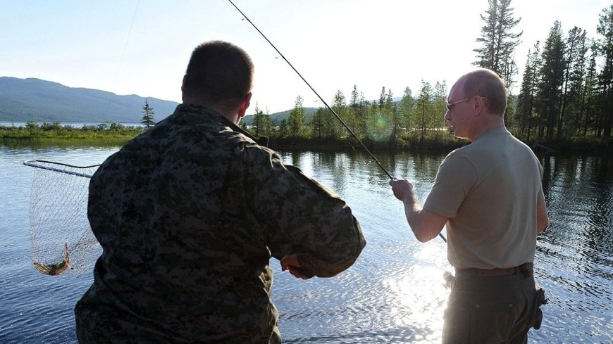 Шойгу рассказал о «паломничестве» из Бурятии к реке, где Путин поймал щуку