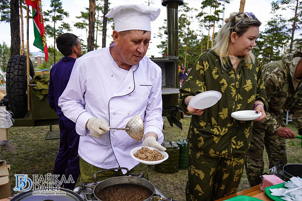 Солдатская каша на празднике